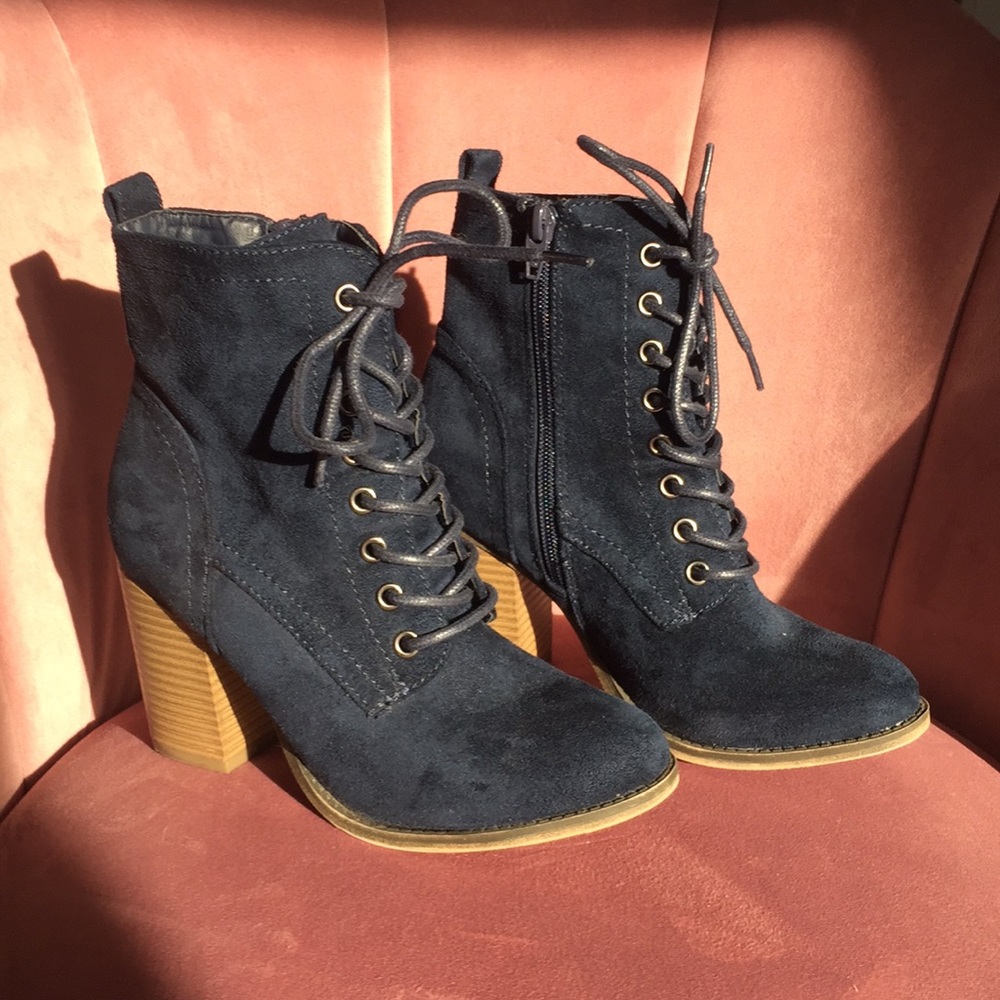 Size 6 Navy Blue Faux Suede Booties
